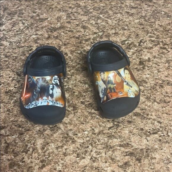 CROCS Kids Black Star Wars Sandals - Picture 1 of 7